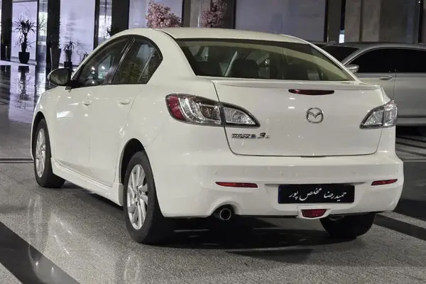 مزدا، 3 نیو صندوق دار