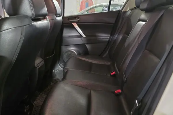 مزدا، 3 نیو صندوق دار