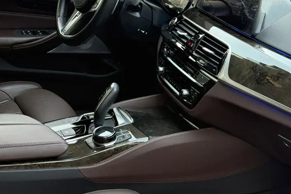 ب ام و، سری 5 سدان