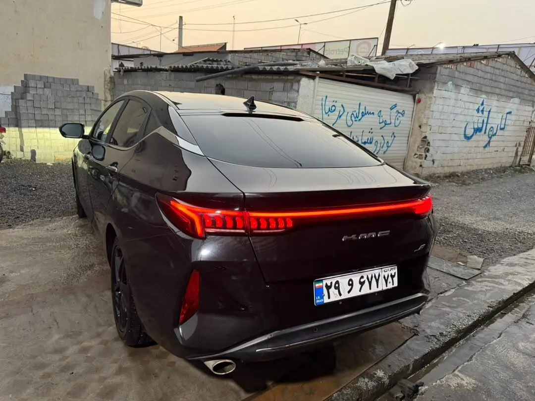 کی ام سی،  J7