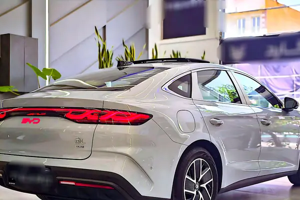 بی وای دی، چین ال DMi