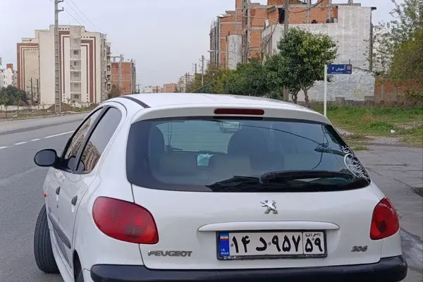 پژو، 206