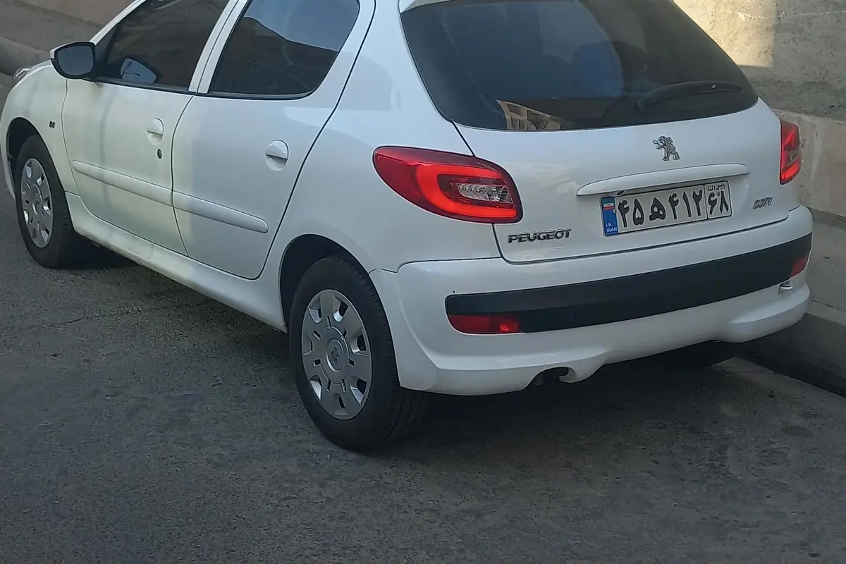 پژو،  207
