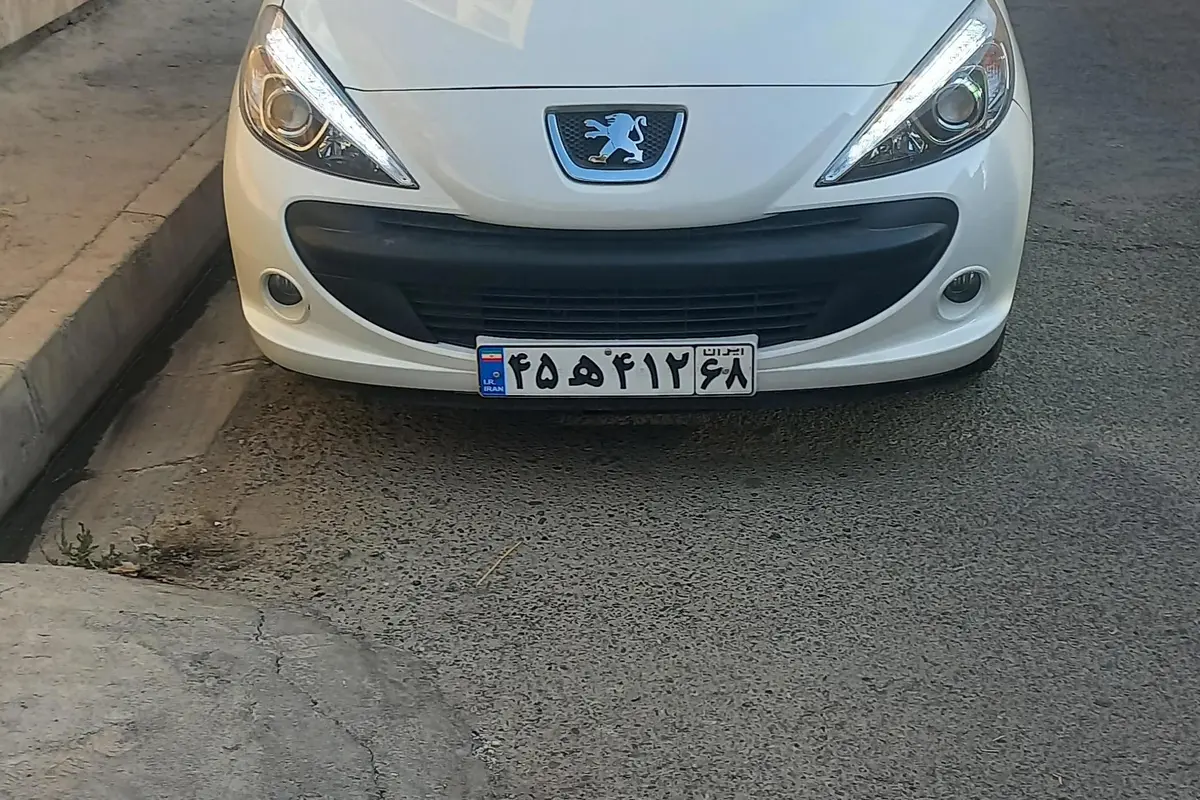 پژو،  207