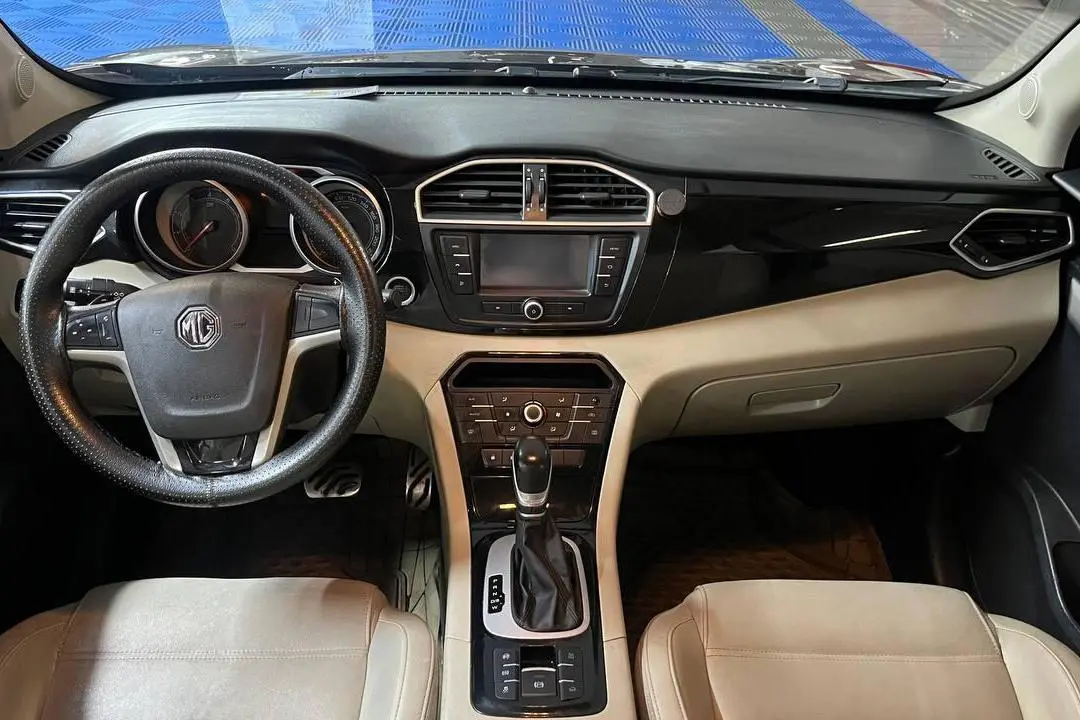 ام جی،  GS
