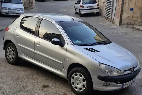 پژو، 206