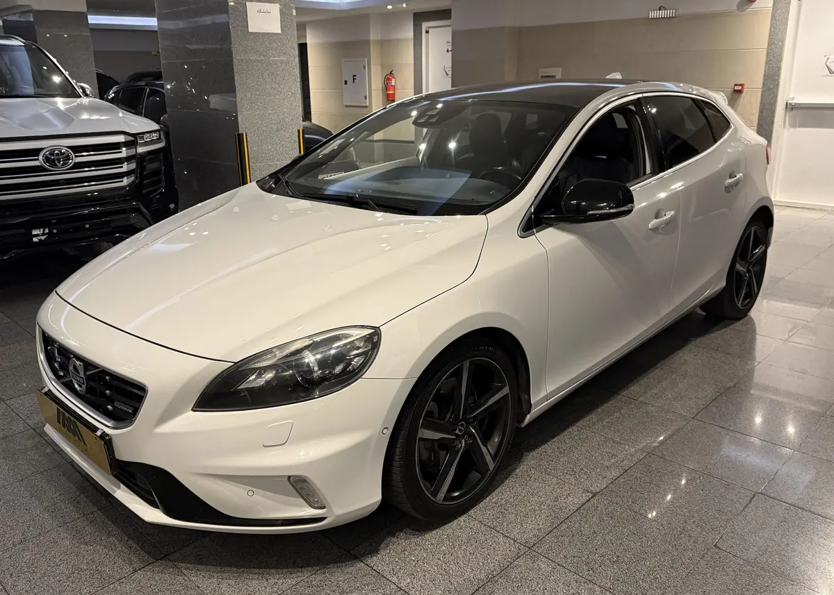 ولوو  V40