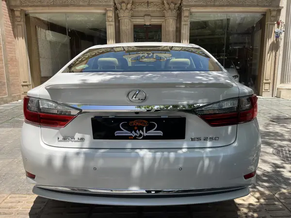 لکسوس  ES