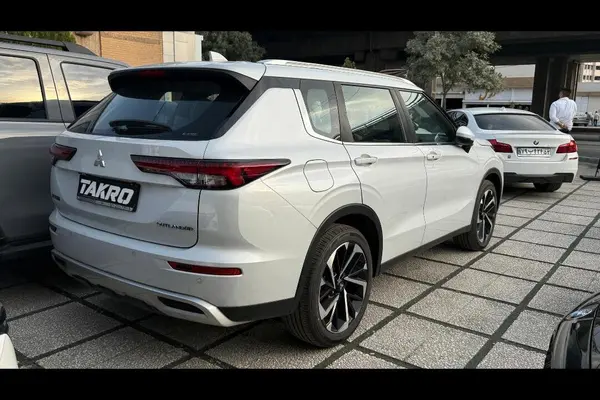 میتسوبیشی، اوتلندر