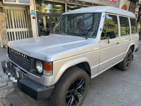 میتسوبیشی، پاجرو چهار در