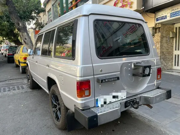 میتسوبیشی، پاجرو چهار در