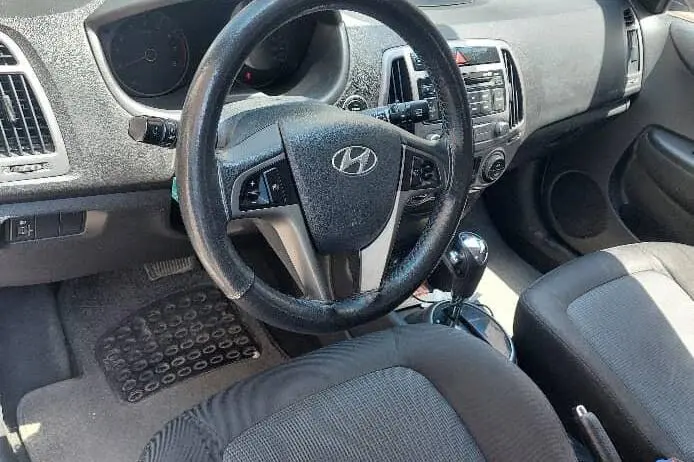هیوندای  i20