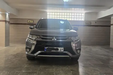 میتسوبیشی، اوتلندر PHEV