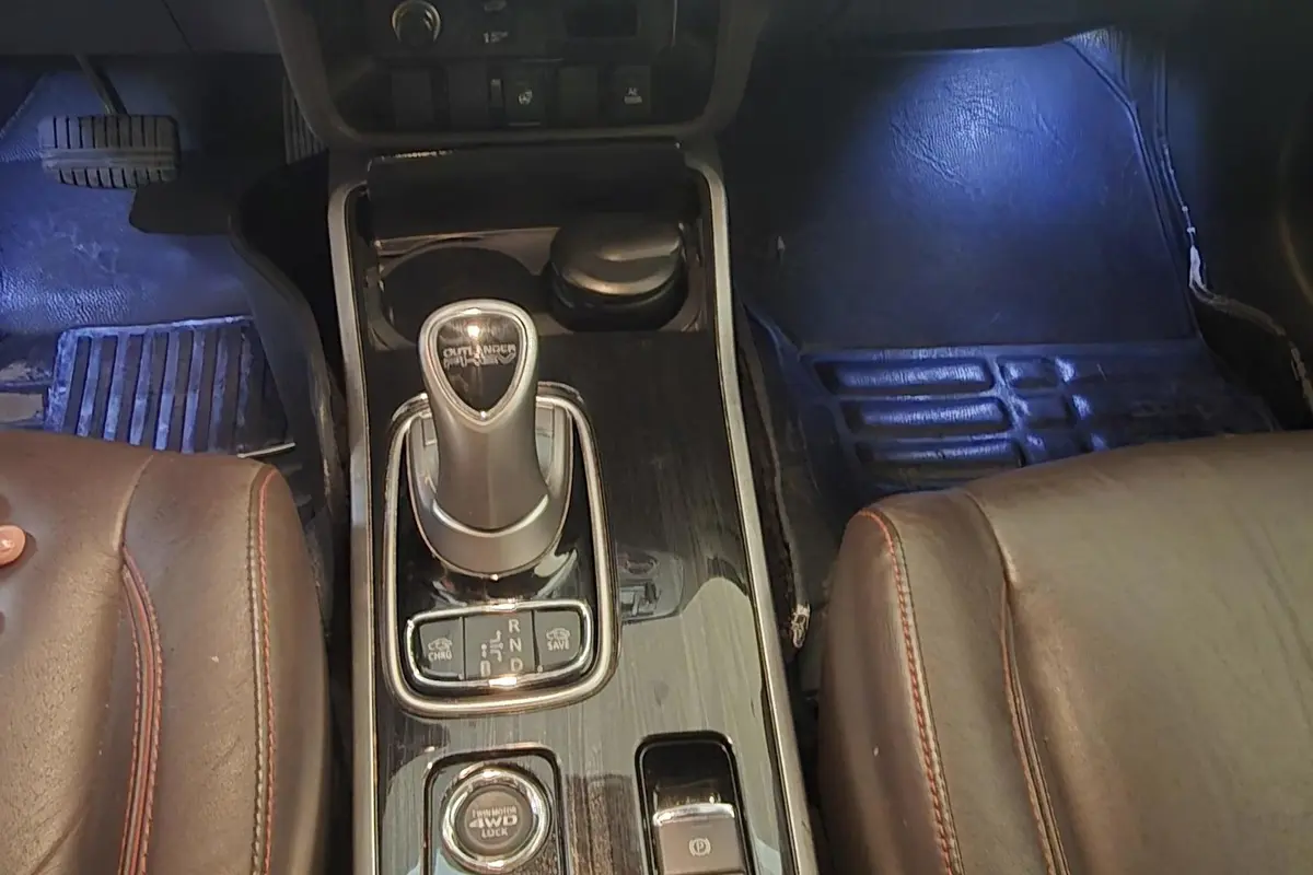 میتسوبیشی،  اوتلندر PHEV