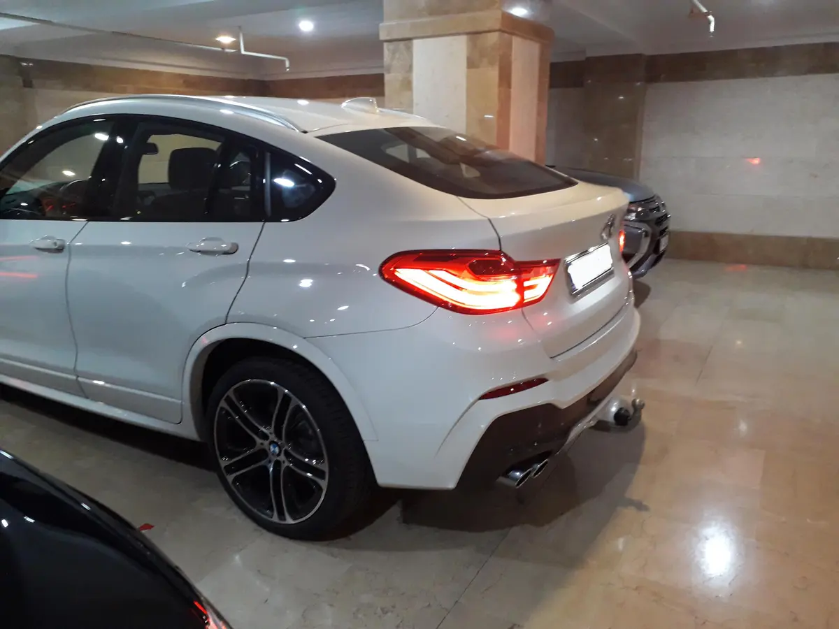 ب ام و،  X4