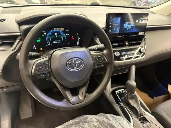 تویوتا، کرولا کراس هیبرید