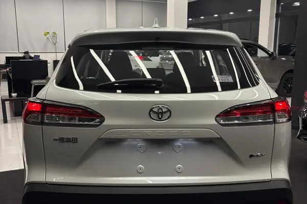 تویوتا، کرولا کراس هیبرید