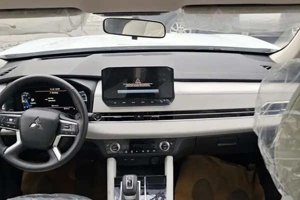 میتسوبیشی، اوتلندر