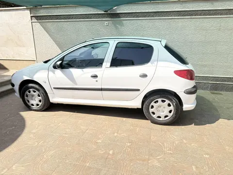 پژو، 206