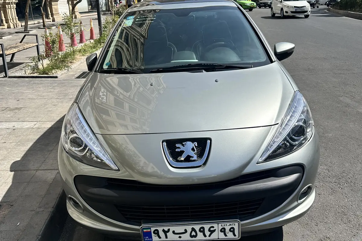 پژو،  207