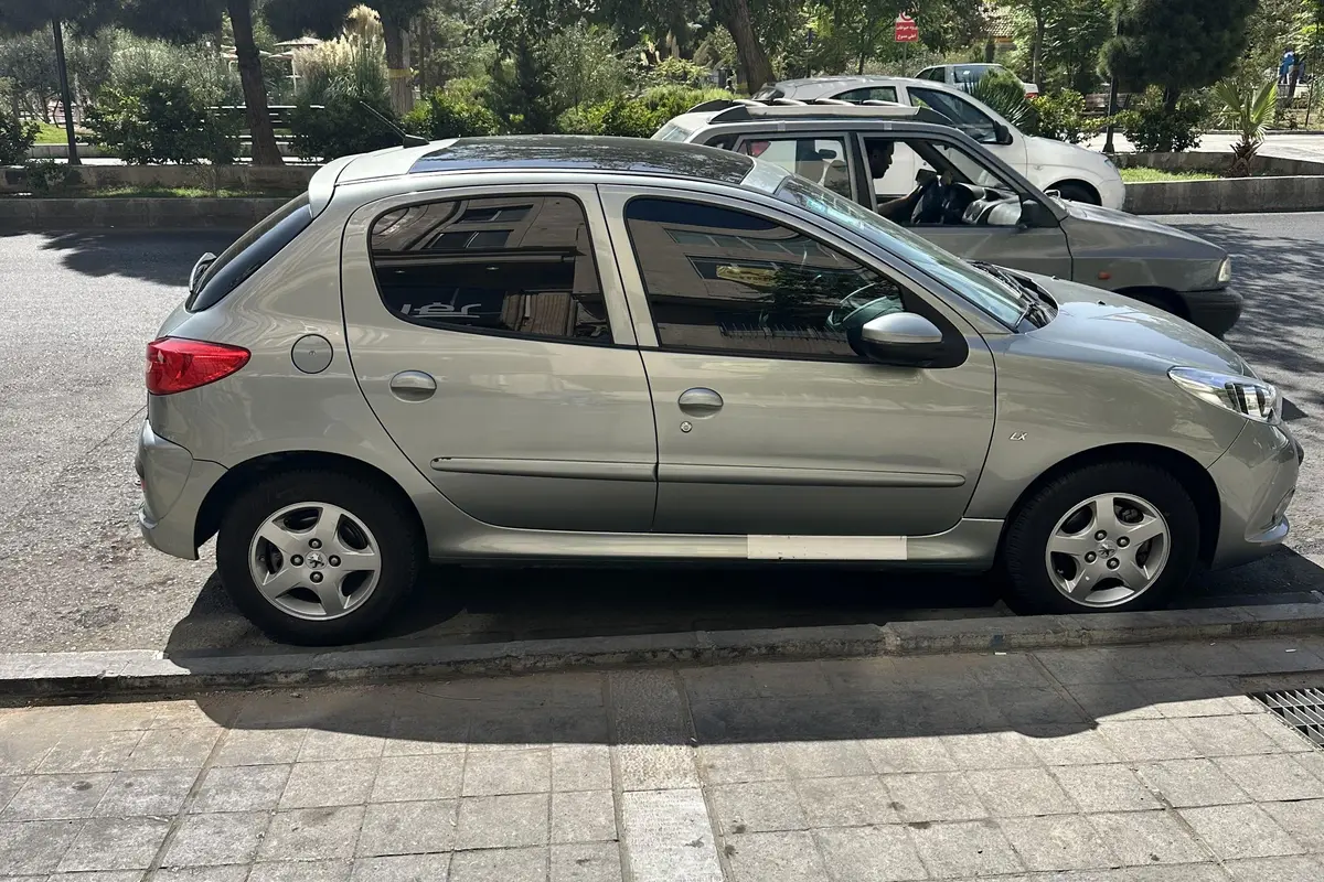 پژو،  207