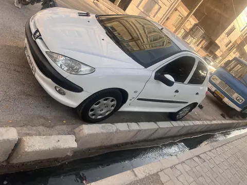 پژو، 206