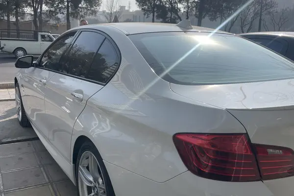 ب ام و، سری 5 سدان