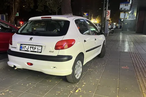 پژو، 206