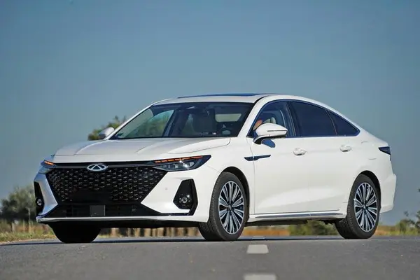 فونیکس  آریزو 8 هیبرید (Z8 PHEV)