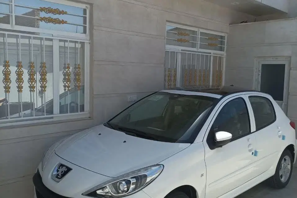 پژو،  207
