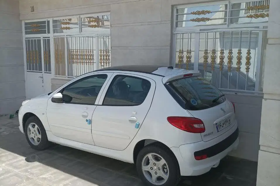 پژو،  207