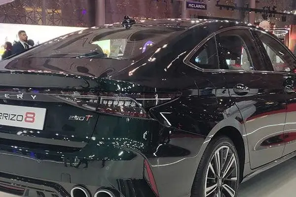 حواله فونیکس، آریزو 8 (Z8)