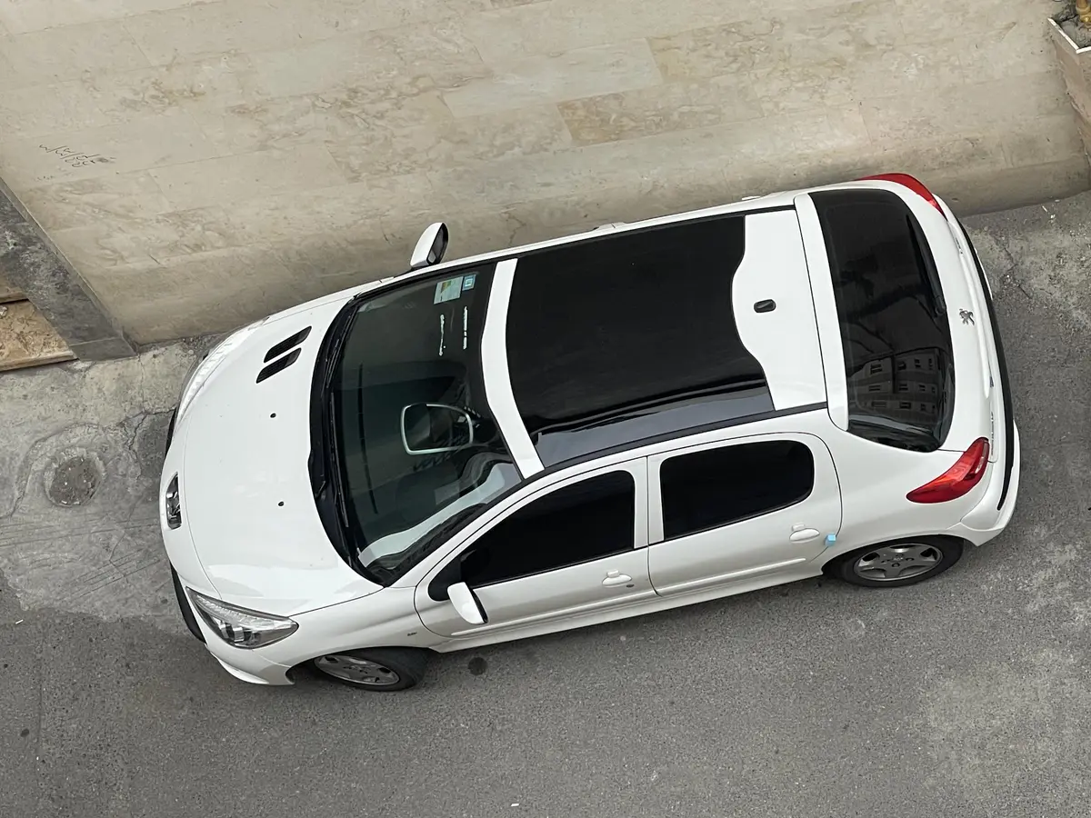 پژو،  207