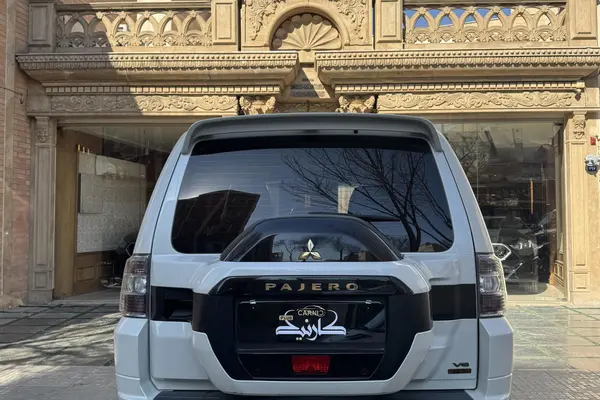 میتسوبیشی، پاجرو چهار در