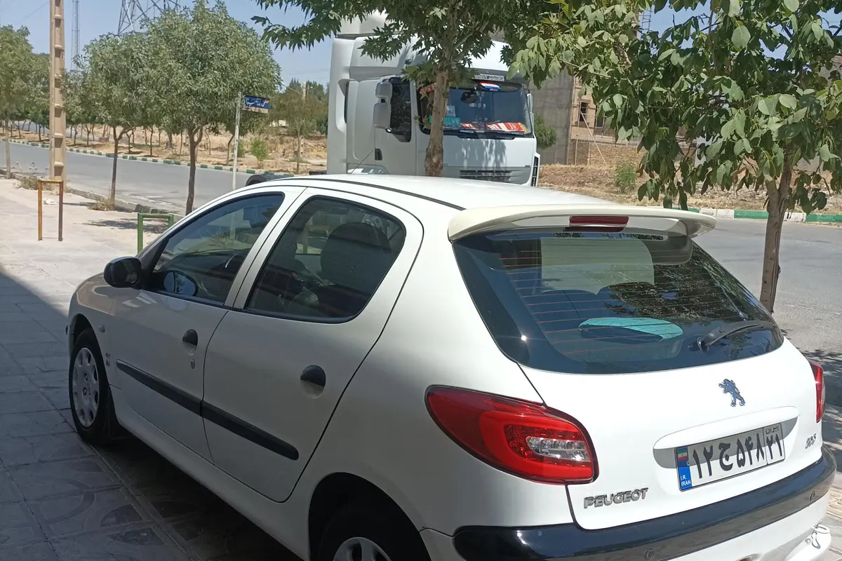 پژو،  206