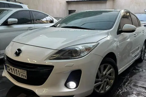مزدا، 3 نیو صندوق دار