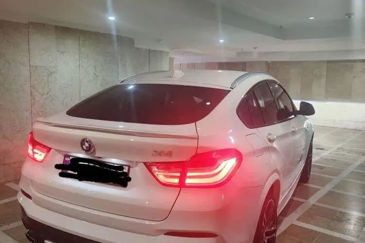 ب ام و،  X4