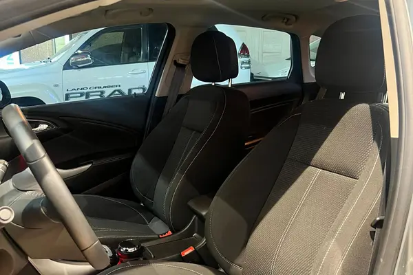 اپل، آسترا هاچ بک