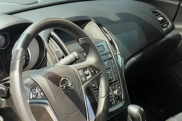 اپل، آسترا هاچ بک