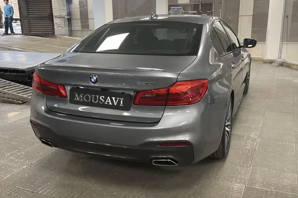 ب ام و، سری 5 سدان