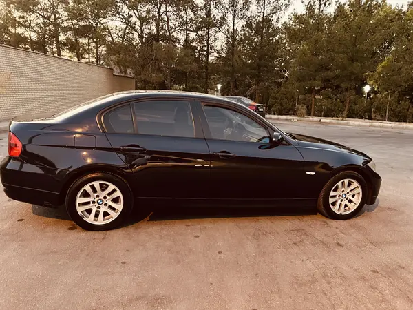 ب ام و، سری 3 سدان