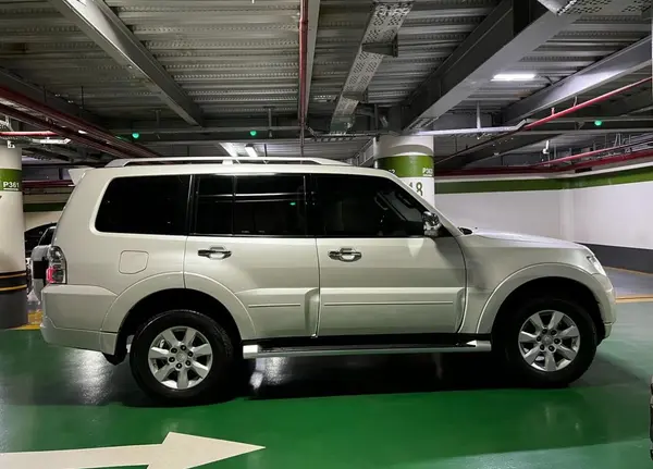 میتسوبیشی، پاجرو چهار در