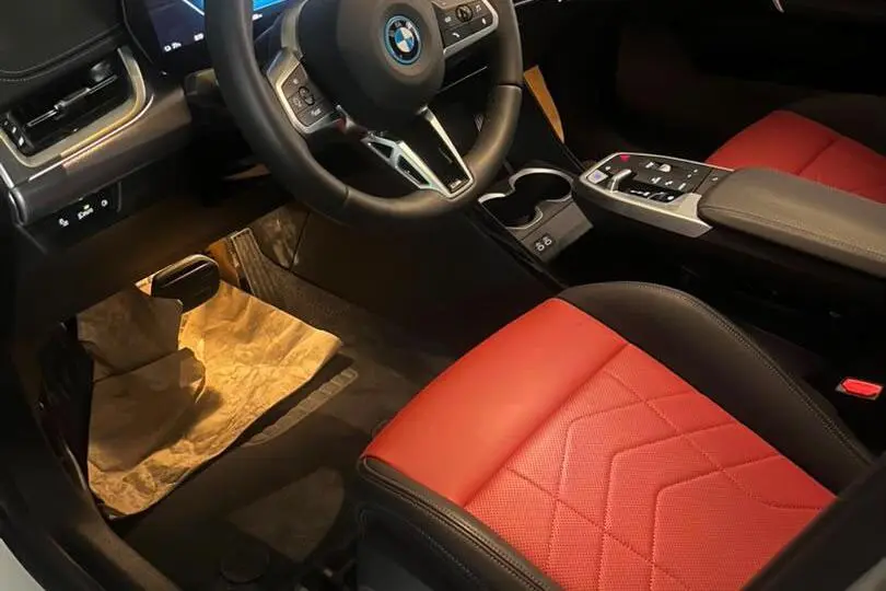 ب ام و،  iX1