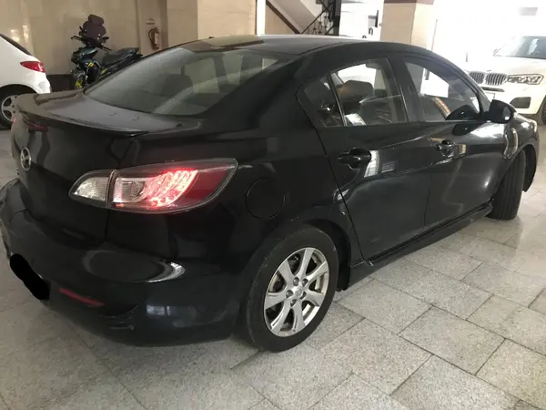 مزدا، 3 نیو صندوق دار