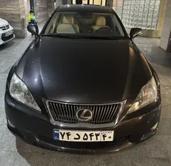 لکسوس، IS