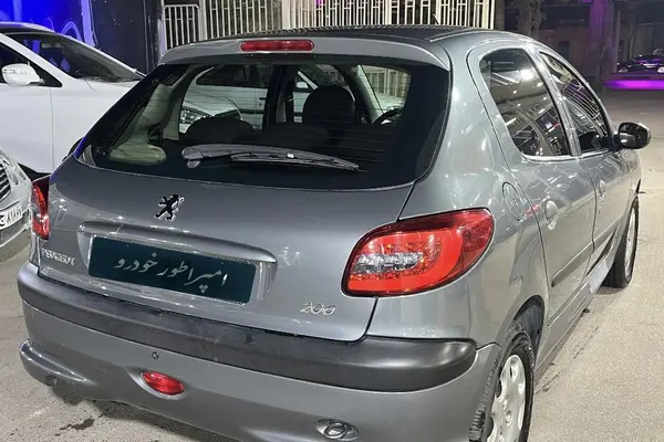 پژو، 206