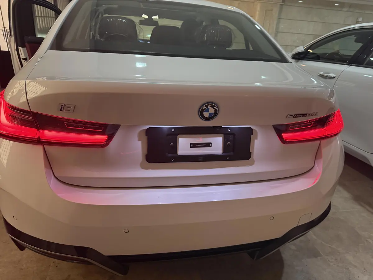 ب ام و  i3