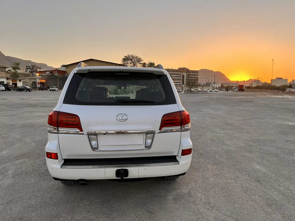 لکسوس،  LX