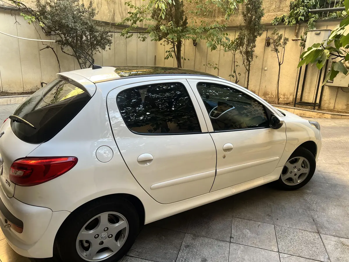 پژو،  207