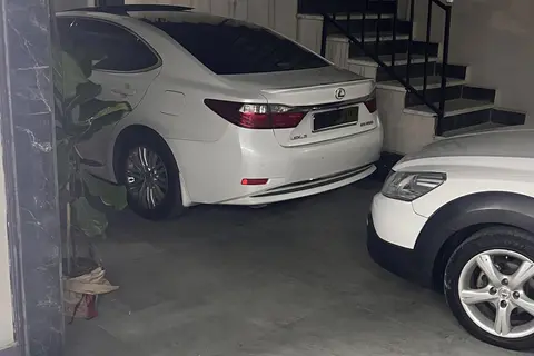 لکسوس، ES